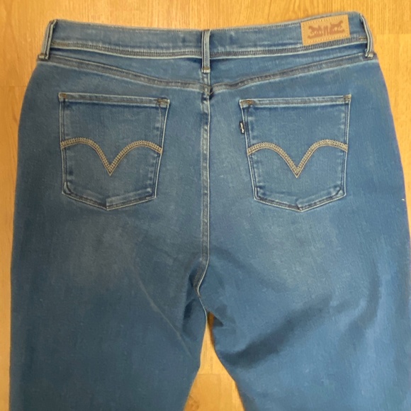 Levis perfectly slimming straight leg - Picture 3 of 5